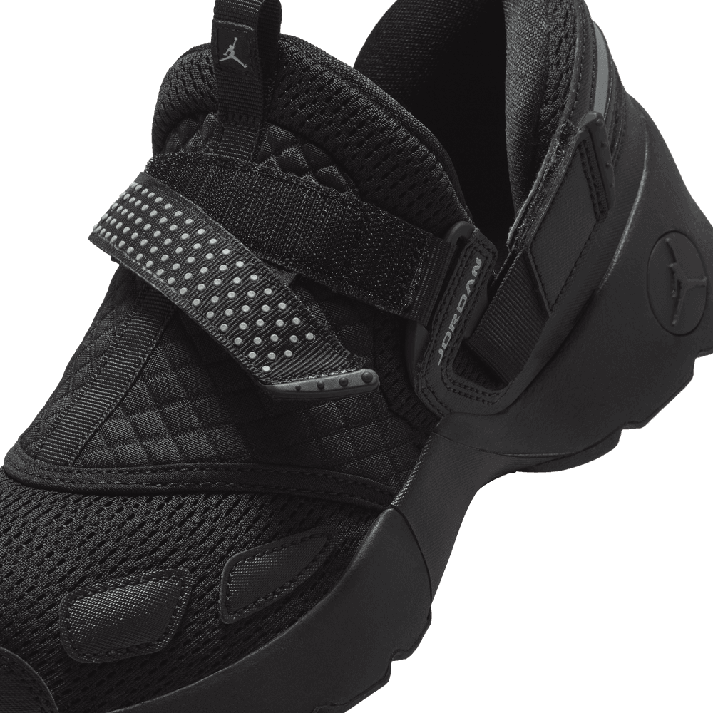 Wmns Air Jordan Trunner LX 