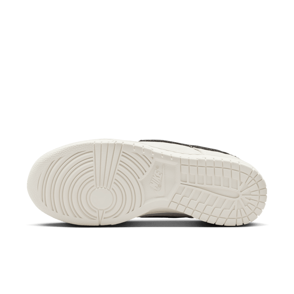Wmns Nike Dunk Low SE