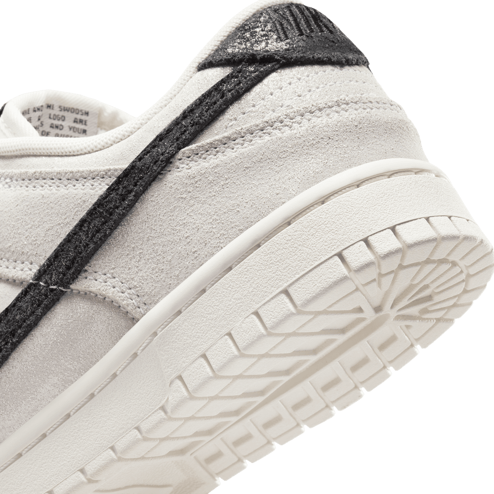 Wmns Nike Dunk Low SE