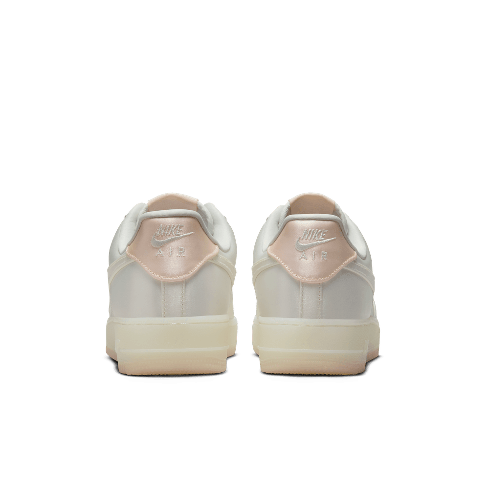 Wmns Nike Air Force 1 ’07 LV8