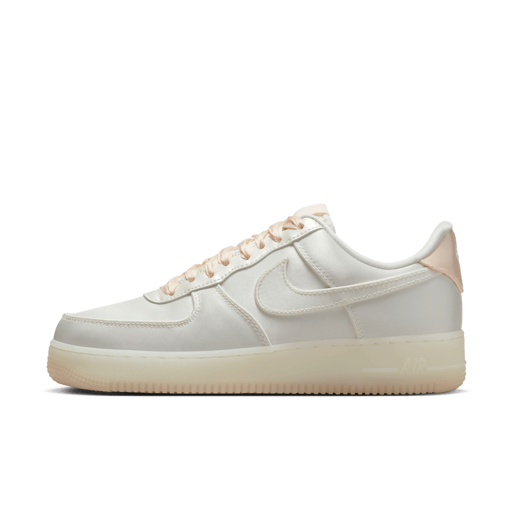 Wmns Nike Air Force 1 ’07 LV8