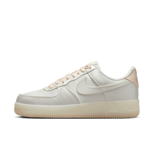 Wmns Nike Air Force 1 ’07 LV8