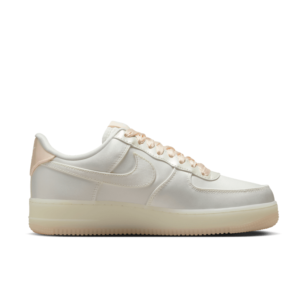Wmns Nike Air Force 1 ’07 LV8